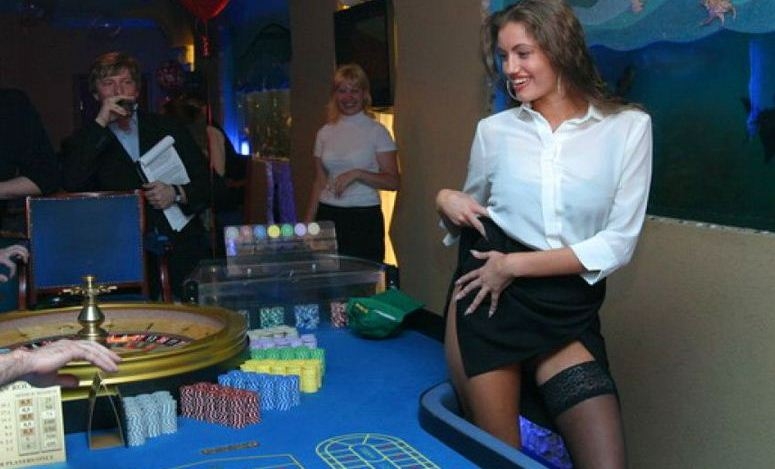 Крупье в казино одежда играть в карты вдвоем онлайн